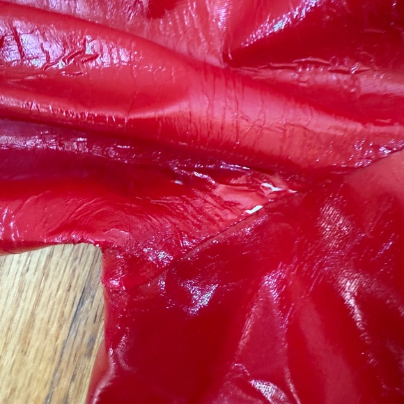 Show-stopping vintage 90s faux patent-leather trench in fire-engine red ❤️‍🔥 - Picture 11 of 14